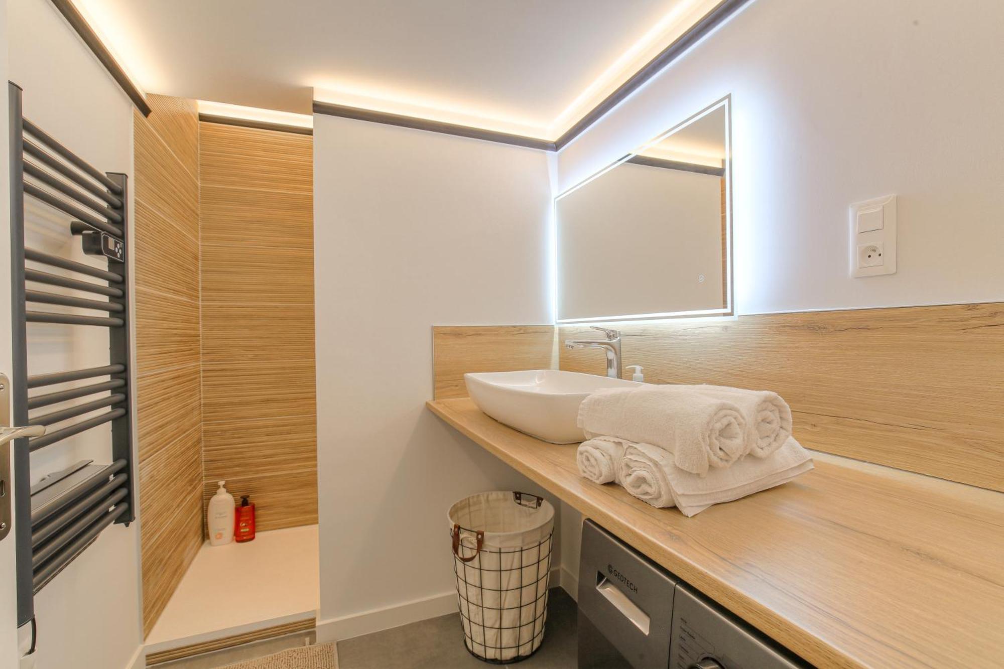 L Original - Travelhome - Free Wifi - 6 Travelers Villefranche-sur-Saone Bagian luar foto